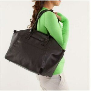 LULULEMON Vinyasa To Vino Black Leather Ex Large Gym Shoulder‎ Bag